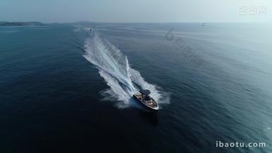 轮船在海上飞速行驶运动航拍